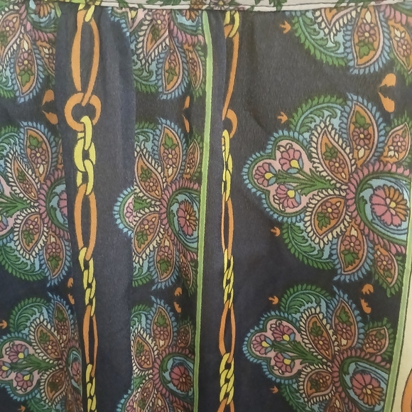 Liz Claiborne Women's Scarf Print Tunic With 3 Button Cuffs Size XL - Picture 6 of 11